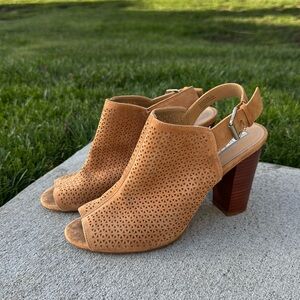 Tahari brand women’s heeled sandal